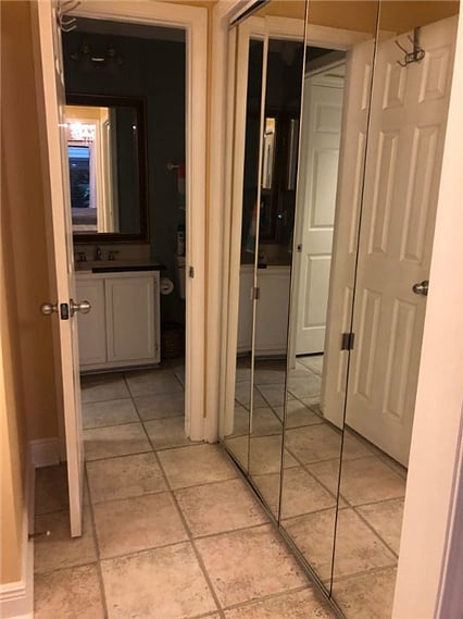 Mirrored walk-in Closet