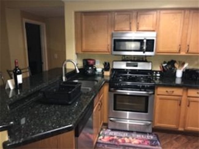 Fully equipped Kitchen. Refrigerator, Stove, Oven, Microwave and Dishwasher.