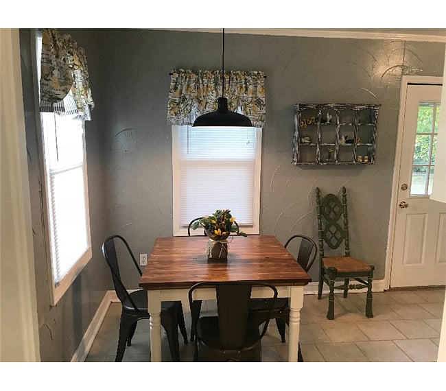 Eat in kitchen.