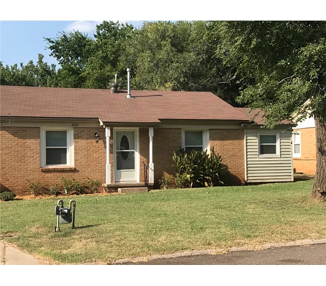 Established neighborhood close to I40.