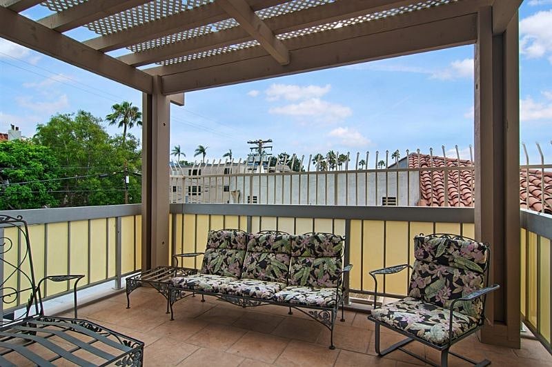 200 Sq Ft Patio