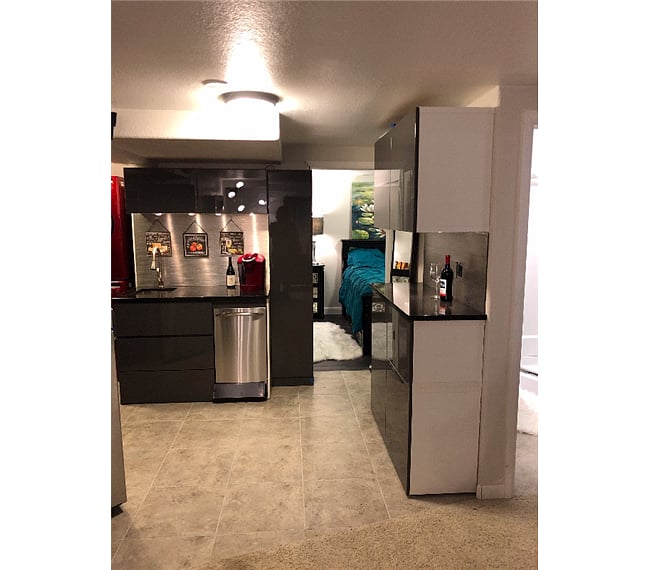 Kitchenette , Sink area with dishwasher