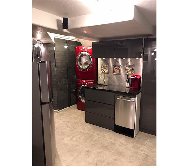 Kitchenette, adjoining laundry 