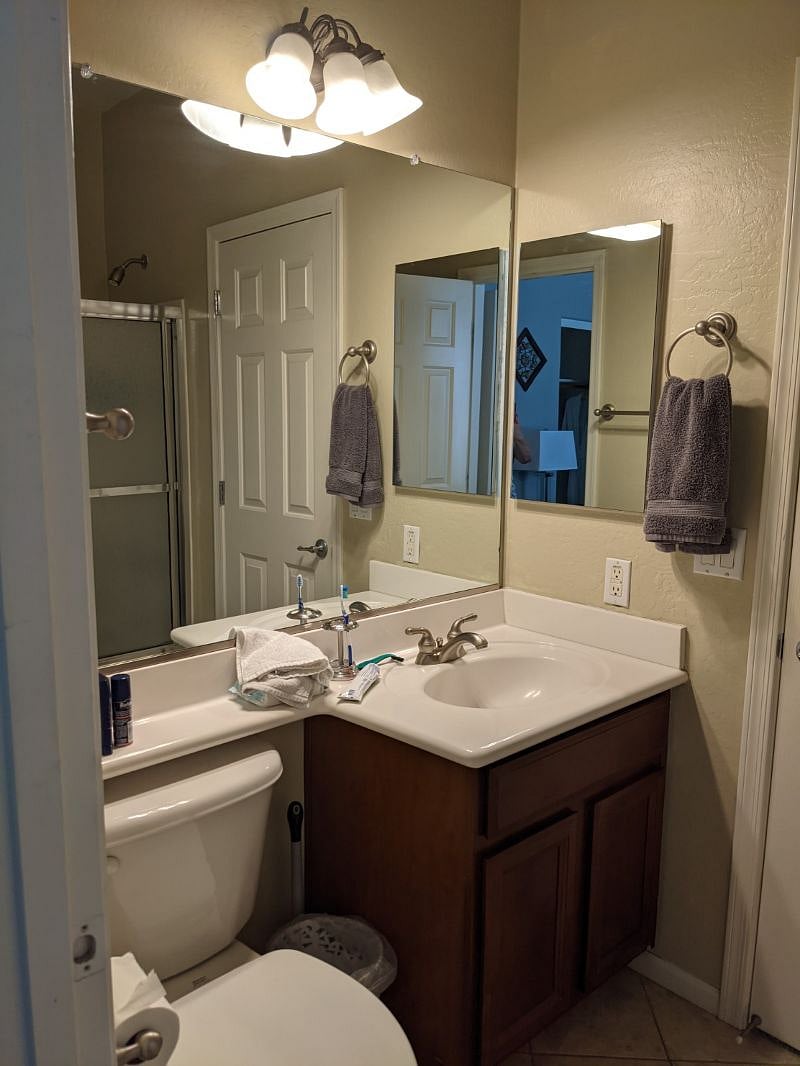 Upstairs 2 Room Suite Full Private Bath