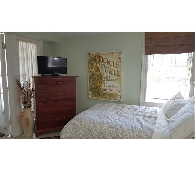 Guest Room/Den