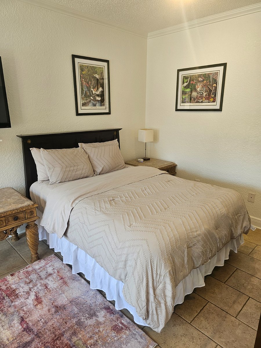 Queen size pillow top bed