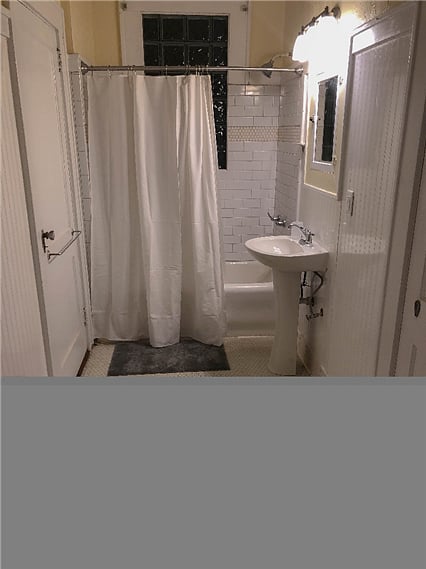 Upstairs Bath 
