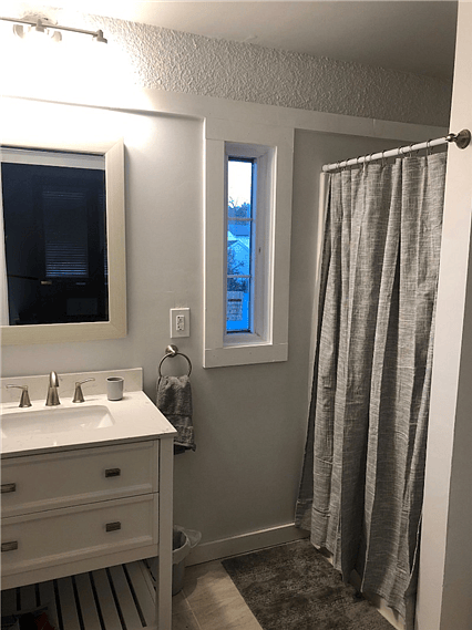 Upstairs Bath 