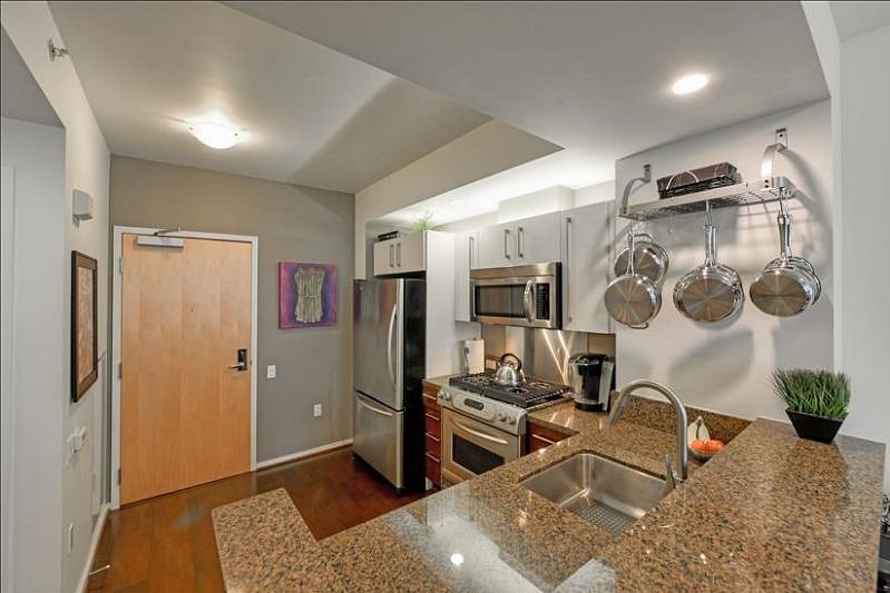 Beautiful granite counter tops.