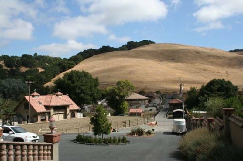 Private Country Mansion Safe, Gated, Quiet Furnished Fresh Air Studio C