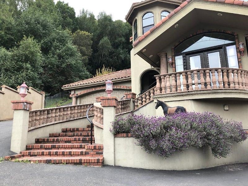 Private Country Mansion Safe, Gated, Quiet Furnished Fresh Air Studio D