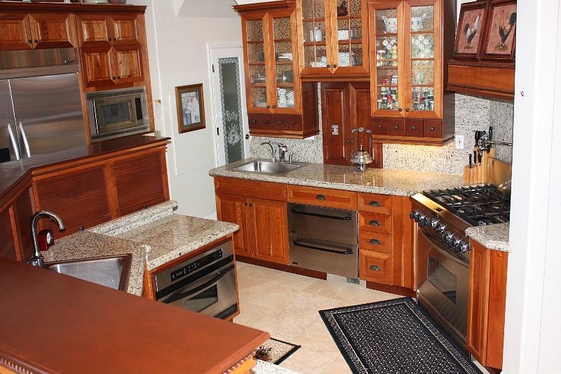Private Country Mansion Safe, Gated, Quiet Furnished Fresh Air Studio D