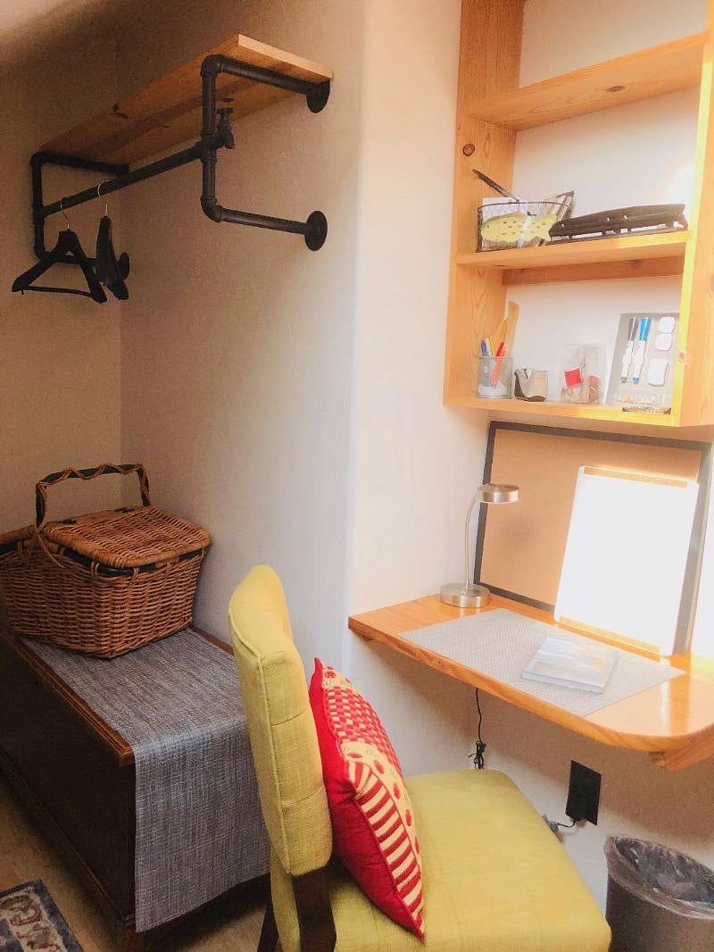 E2nd smaller bedroom  with Desk