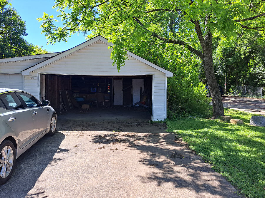 Free Parking - 1 vehicle in garage