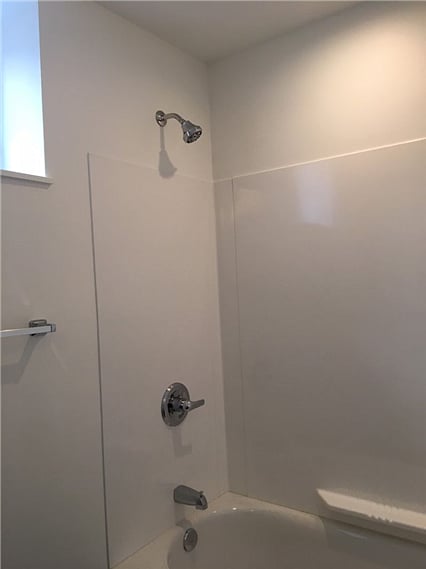 Shower surround with bathtub