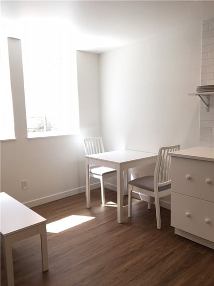 eating area adjacent to kitchen/living room