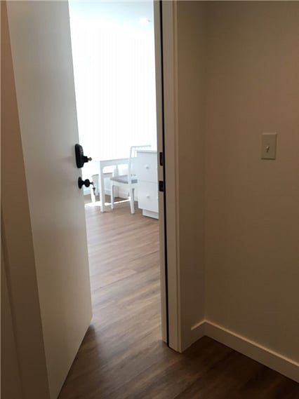 interior entry to kitchen/living room