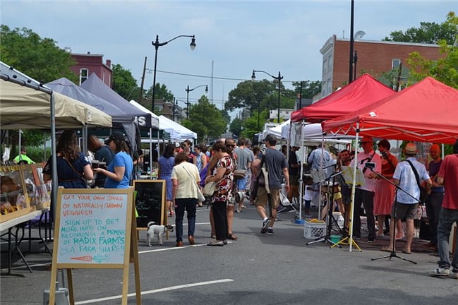 Weekly Farmer's market just 4 blocks away!