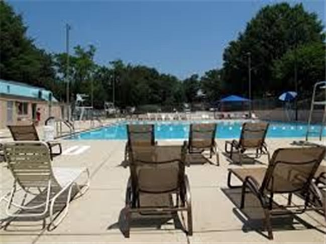 Nearby public swimming pool open summers!