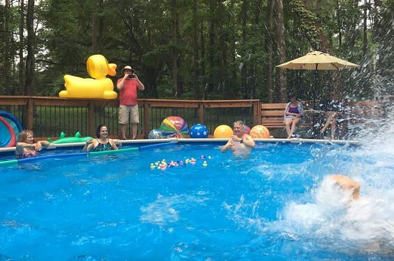 Pool open end of May to Septembrr.