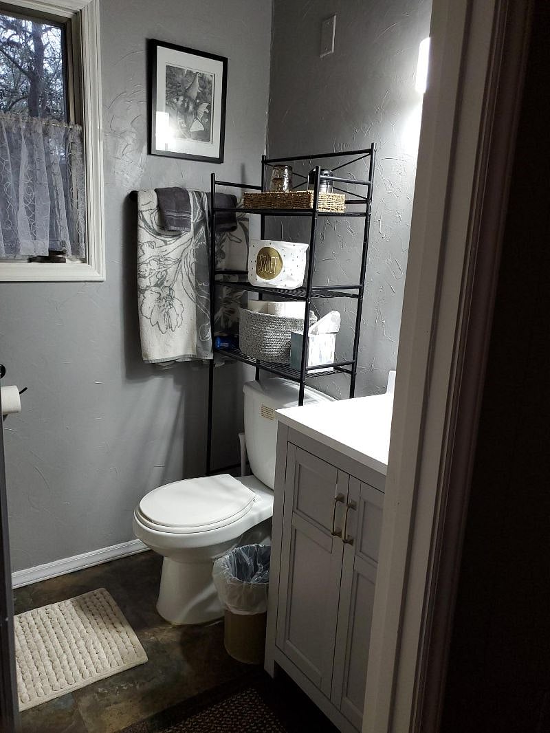 Upstairs suite bathroom