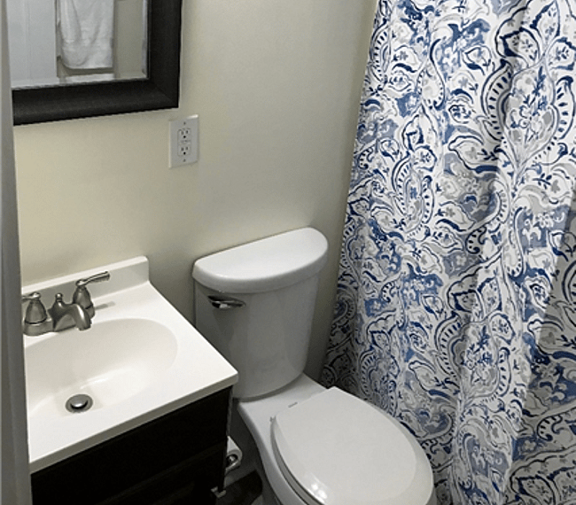 Bedroom 1/ bathroom
