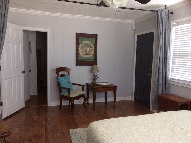 3rd room sitting area