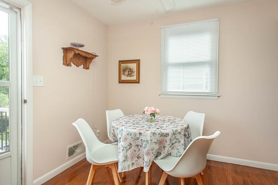 B: Dining room