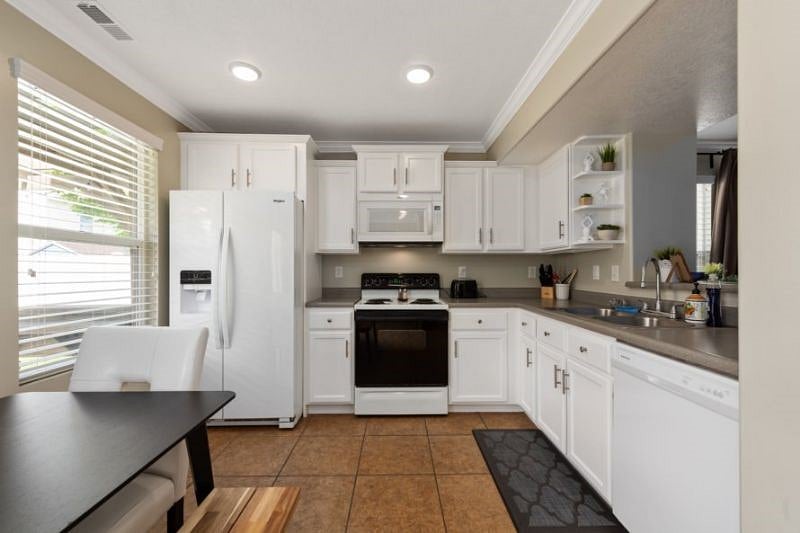Prepare a snack or a feast in this inviting kitchen!