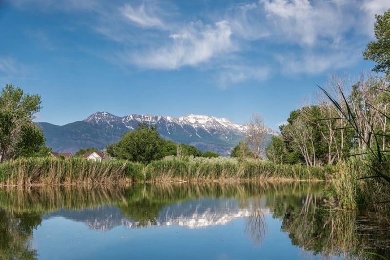 Great location with park, nature trails, and amazing views!