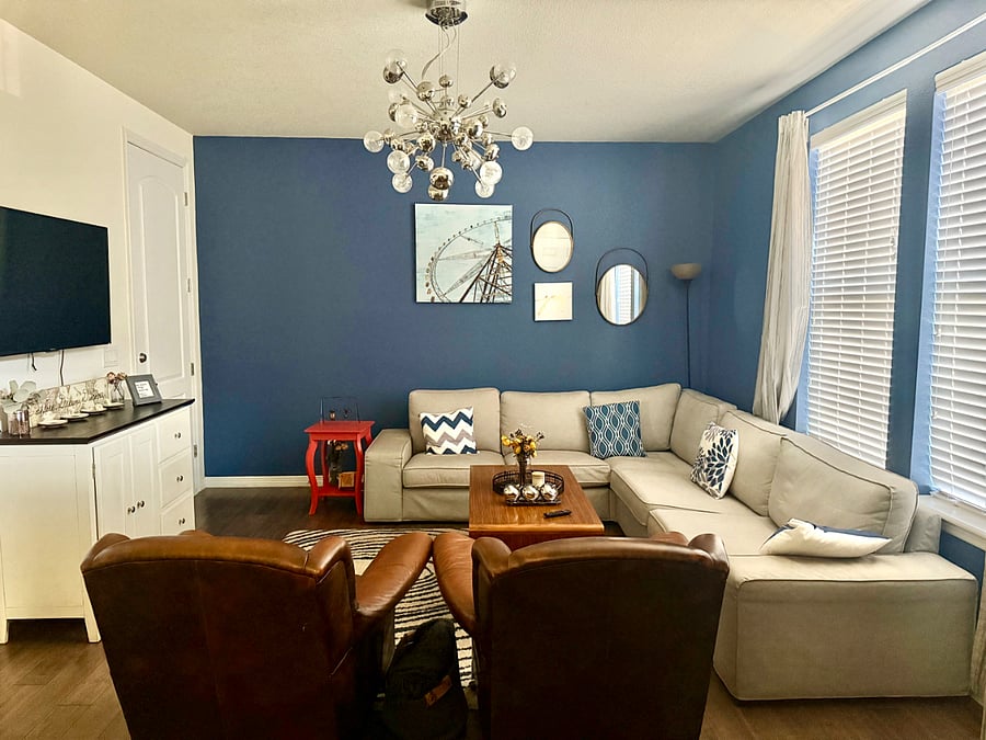 Spacious living room