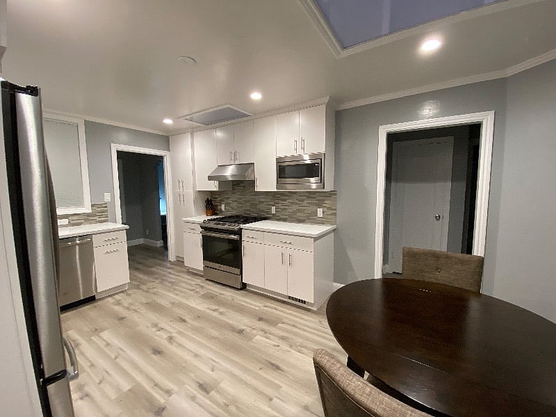 Full kitchen
