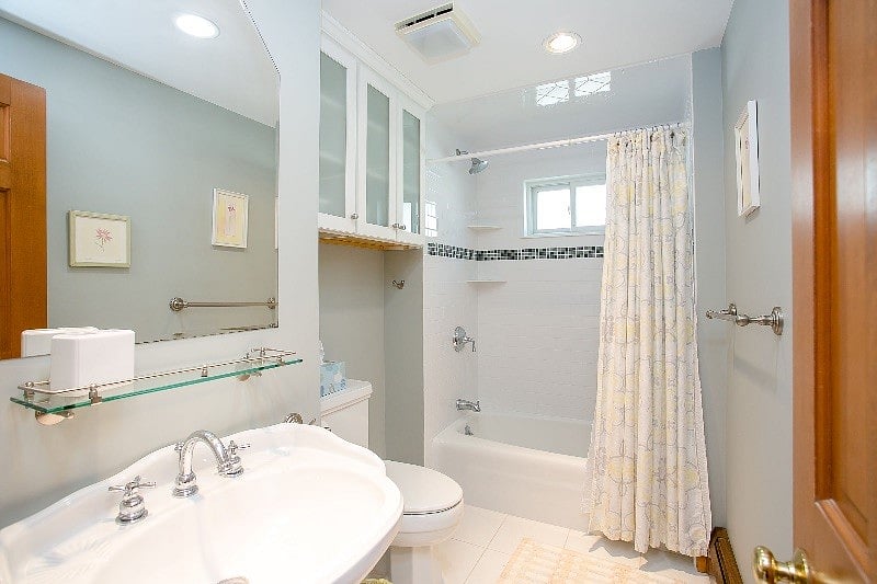 1st floor bath