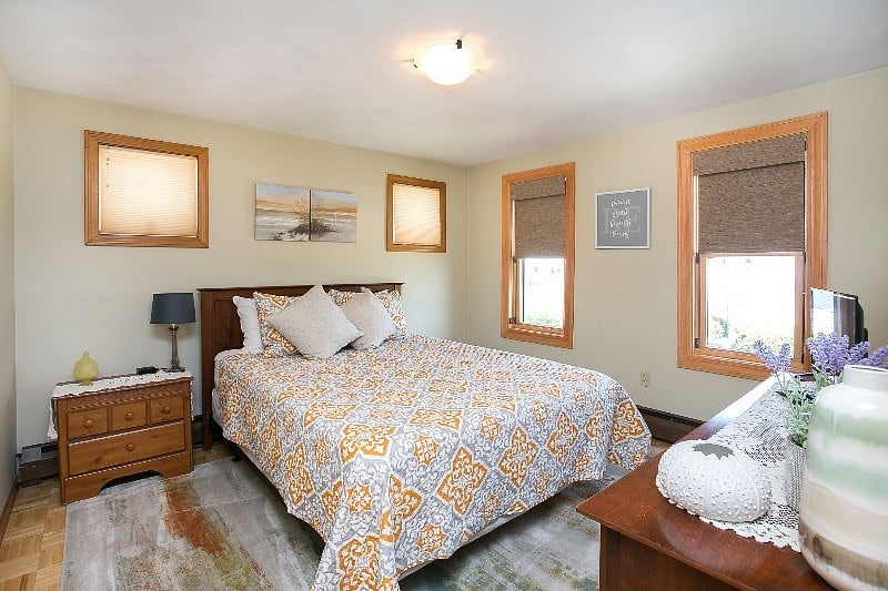 Queen bedroom