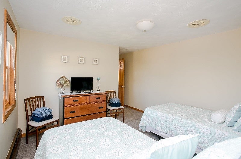 Another view twin bedroom