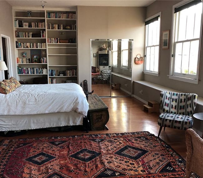 Queen size bed, large chest of drawers and full size closet with plenty of room for storage. Lots of books as well if you like to read! TV offers local channels and is set up for streaming videos.
