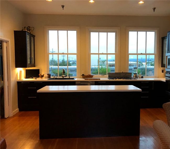 Huge gourmet kitchen with all the supplies a chef could wish for. Double dishwasher means no dirty dishes ever have to sit out. Convection microwave oven and full oven, spacious fridge. Sweeping view of the East Bay Hills to enjoy while you prepare meals