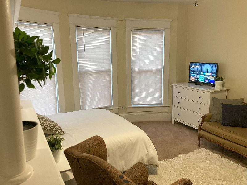 Furnished Finder property 228610_2 photo 3