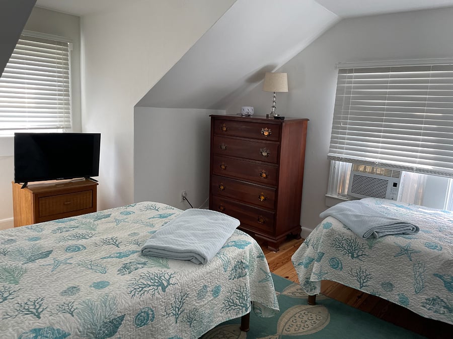 upstairs twins bedroom with streaming TV (smart)