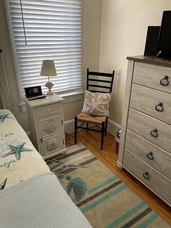 Downstairs twin Bedroom , TV with cable 