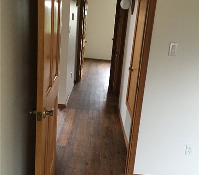 Hallway adjoining the two bedrooms, bathroom is in center of hallway on R