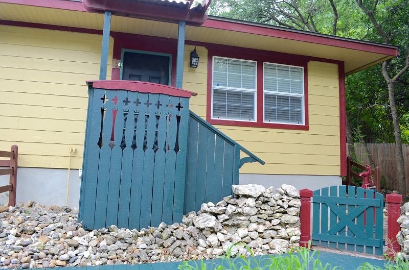 Front of the guest house.