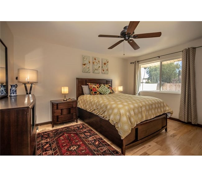 Second bedroom with a queen bed