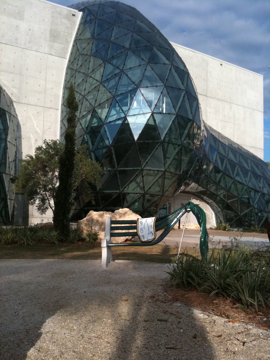 Salvatore Dali Museum 1mile way