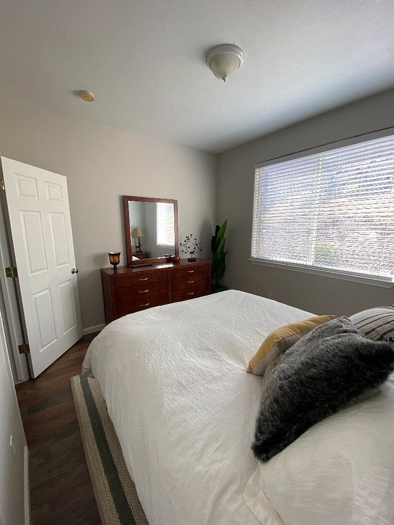 Bedroom 2, Queen Bed
