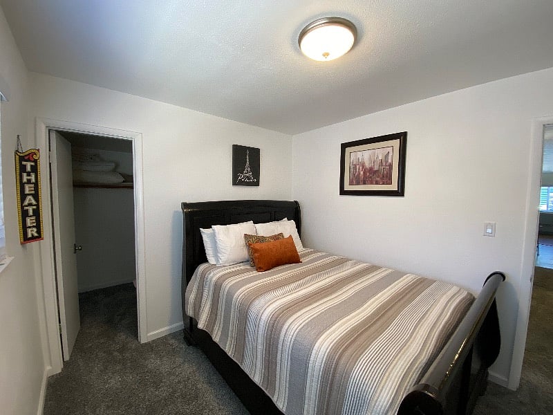 Bedroom 2, Queen Bed