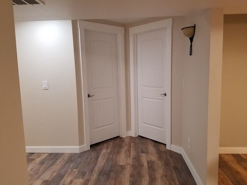 2 spacious bedrooms with plenty of closet space, both with queen beds