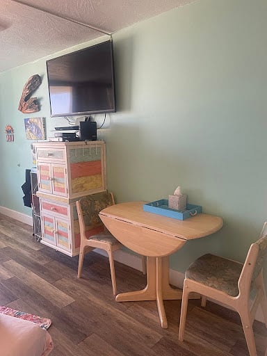 kitchenette table that extends
