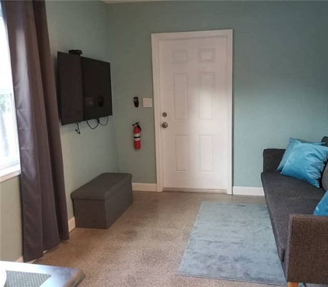 Flat screen TV with streaming. Free WIFI.