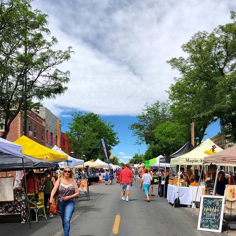 Highlands farmers market every Sunday during the summer. 1/2 block away.